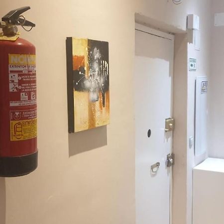 Traveller Host Hostel Madrid Exterior photo