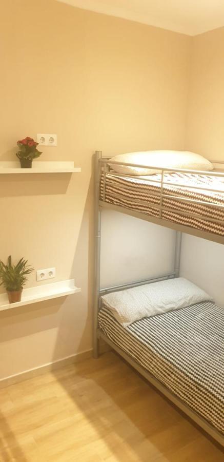 Traveller Host Hostel Madrid Exterior photo